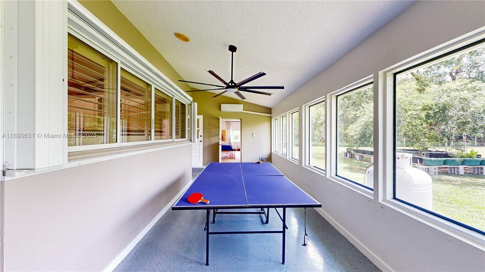 Подробнее / кв.футов $ 2025-10-05 0 Фото