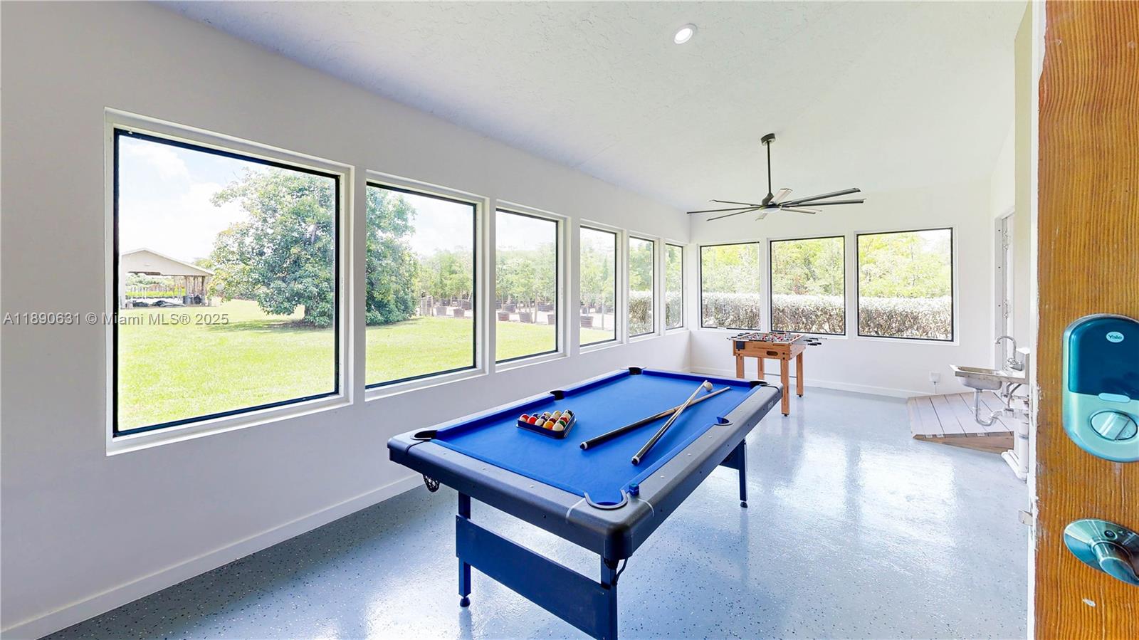 Подробнее / кв.футов $ 2025-10-05 0 Фото