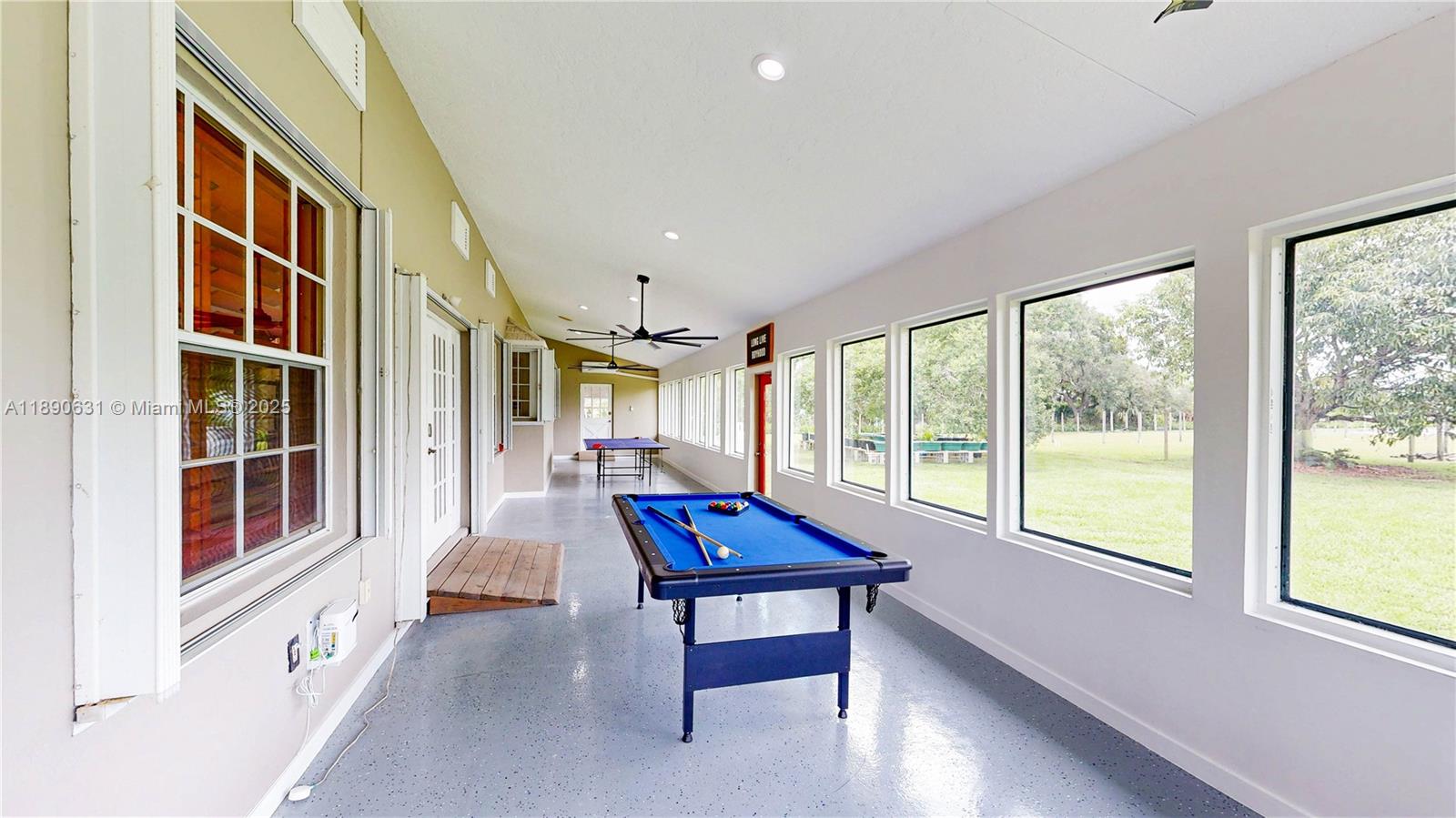 Подробнее / кв.футов $ 2025-10-05 0 Фото