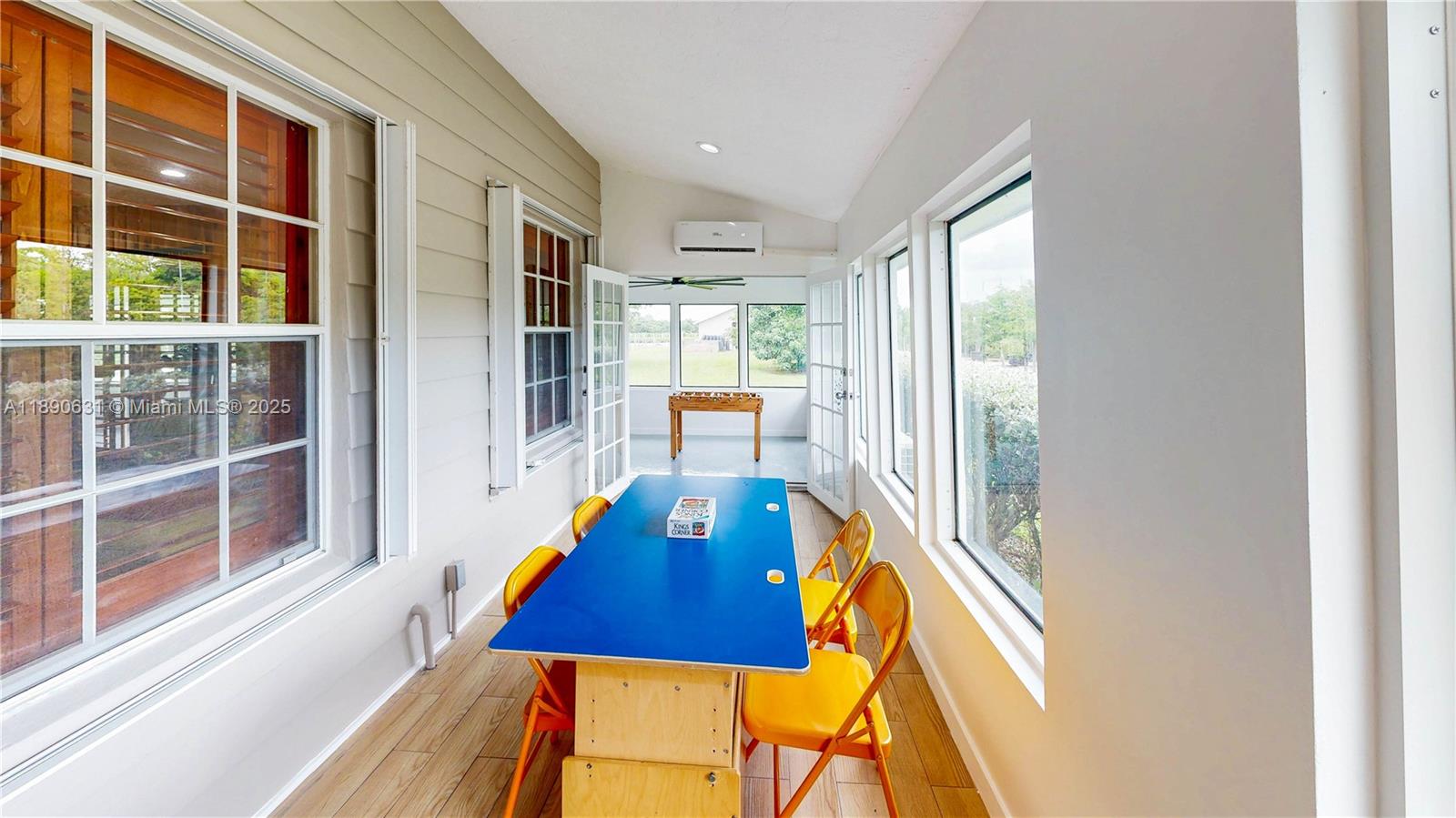 Подробнее / кв.футов $ 2025-10-05 0 Фото