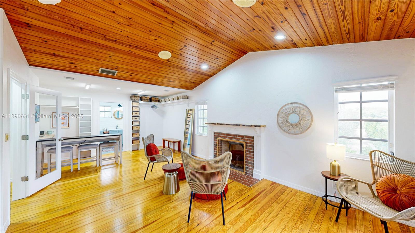 Подробнее / кв.футов $ 2025-10-05 0 Фото