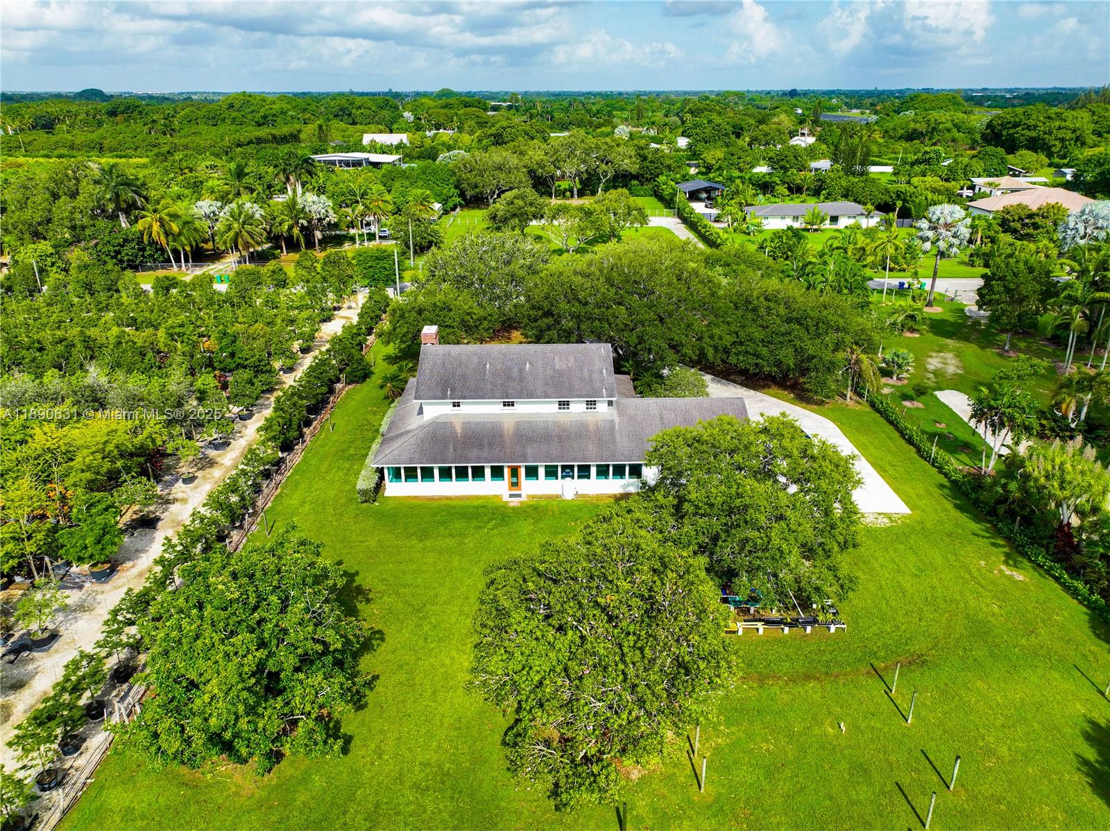 Подробнее / кв.футов $ 2025-10-05 0 Фото