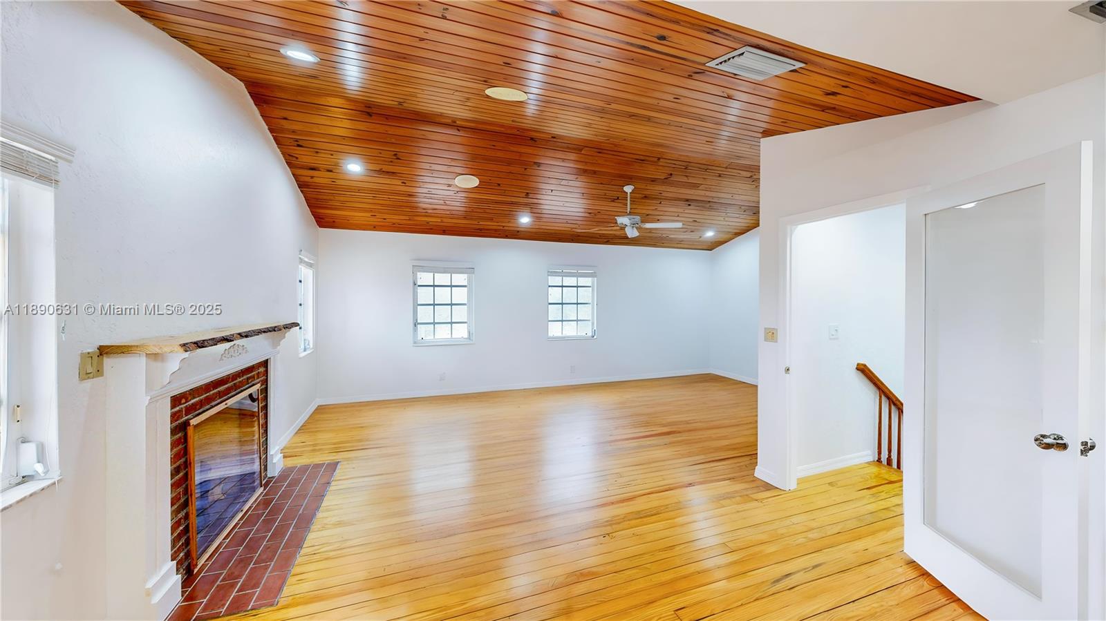 Подробнее / кв.футов $ 2025-10-05 0 Фото