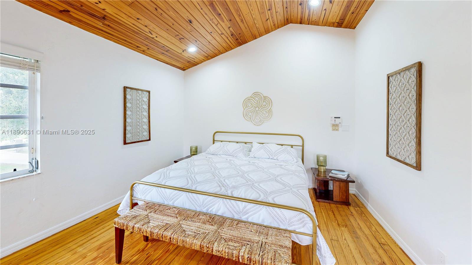 Подробнее / кв.футов $ 2025-10-05 0 Фото