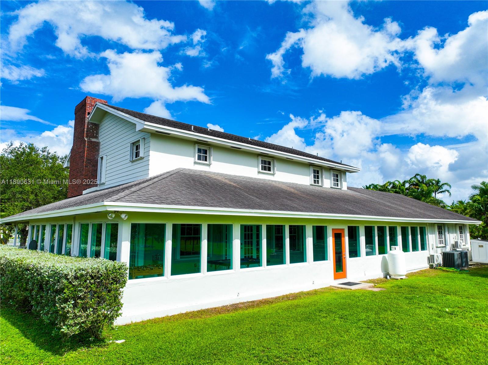 Подробнее / кв.футов $ 2025-10-05 0 Фото