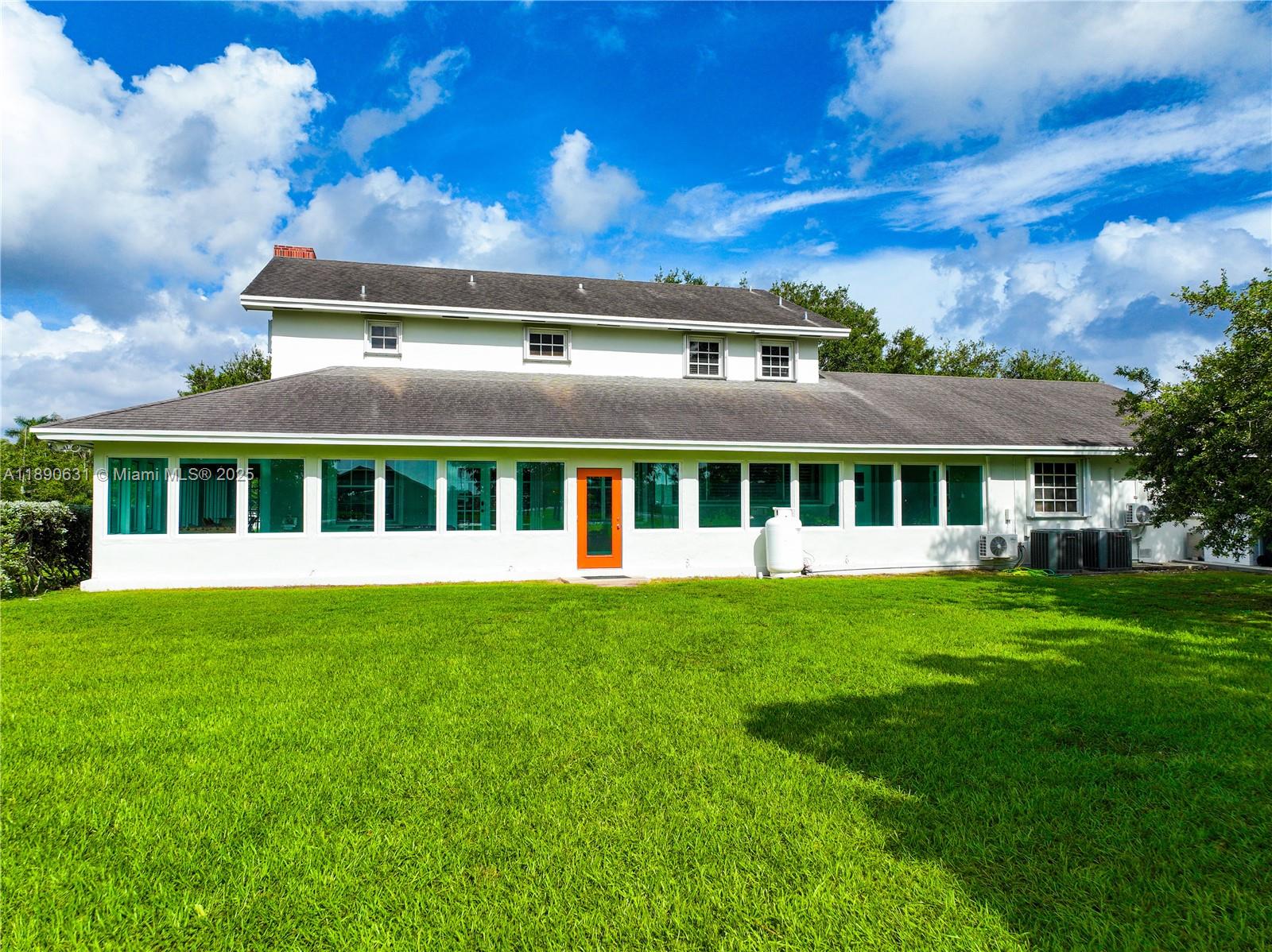 Подробнее / кв.футов $ 2025-10-05 0 Фото