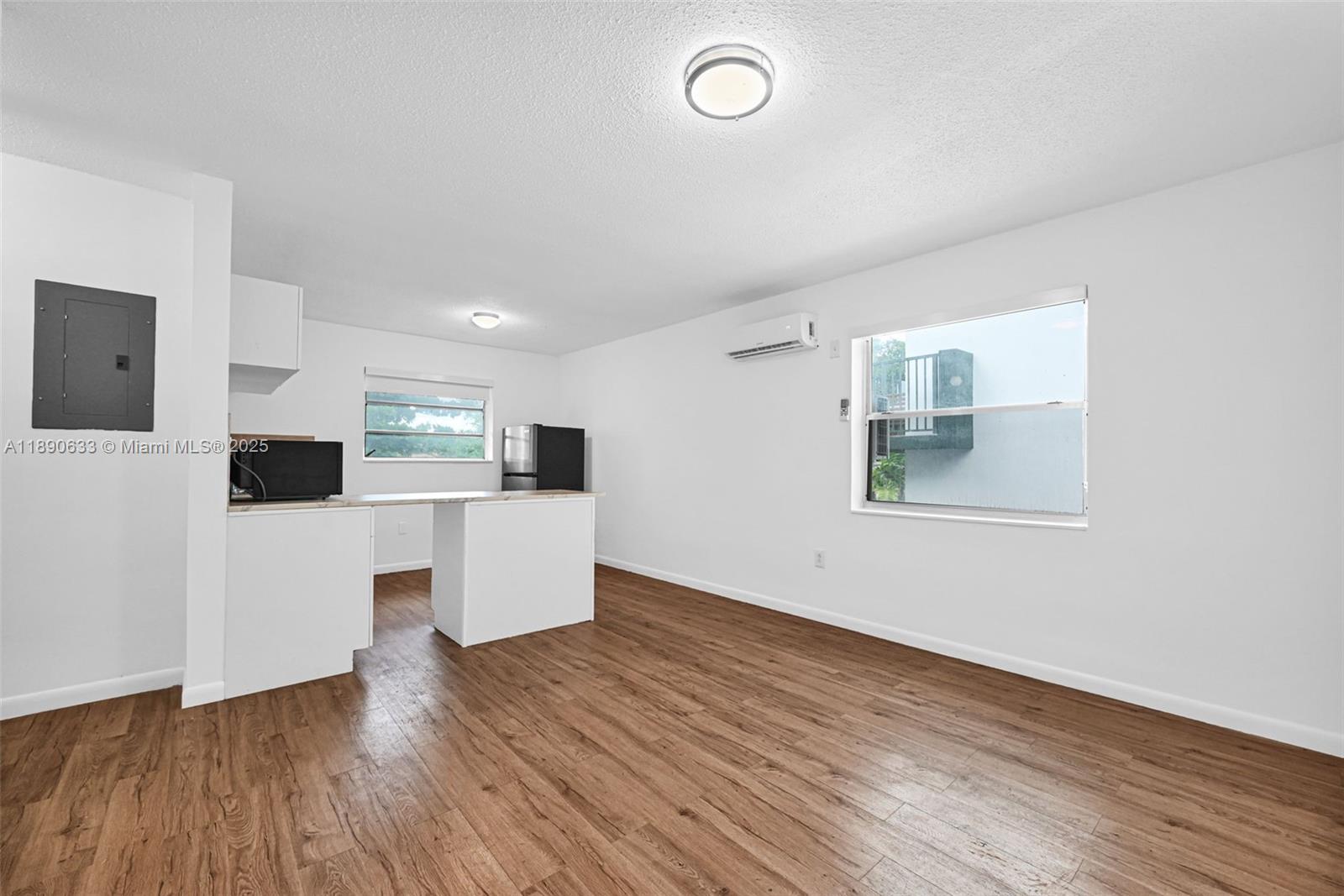   /  4688 sq. ft. $ 2025-10-05 0 Photo