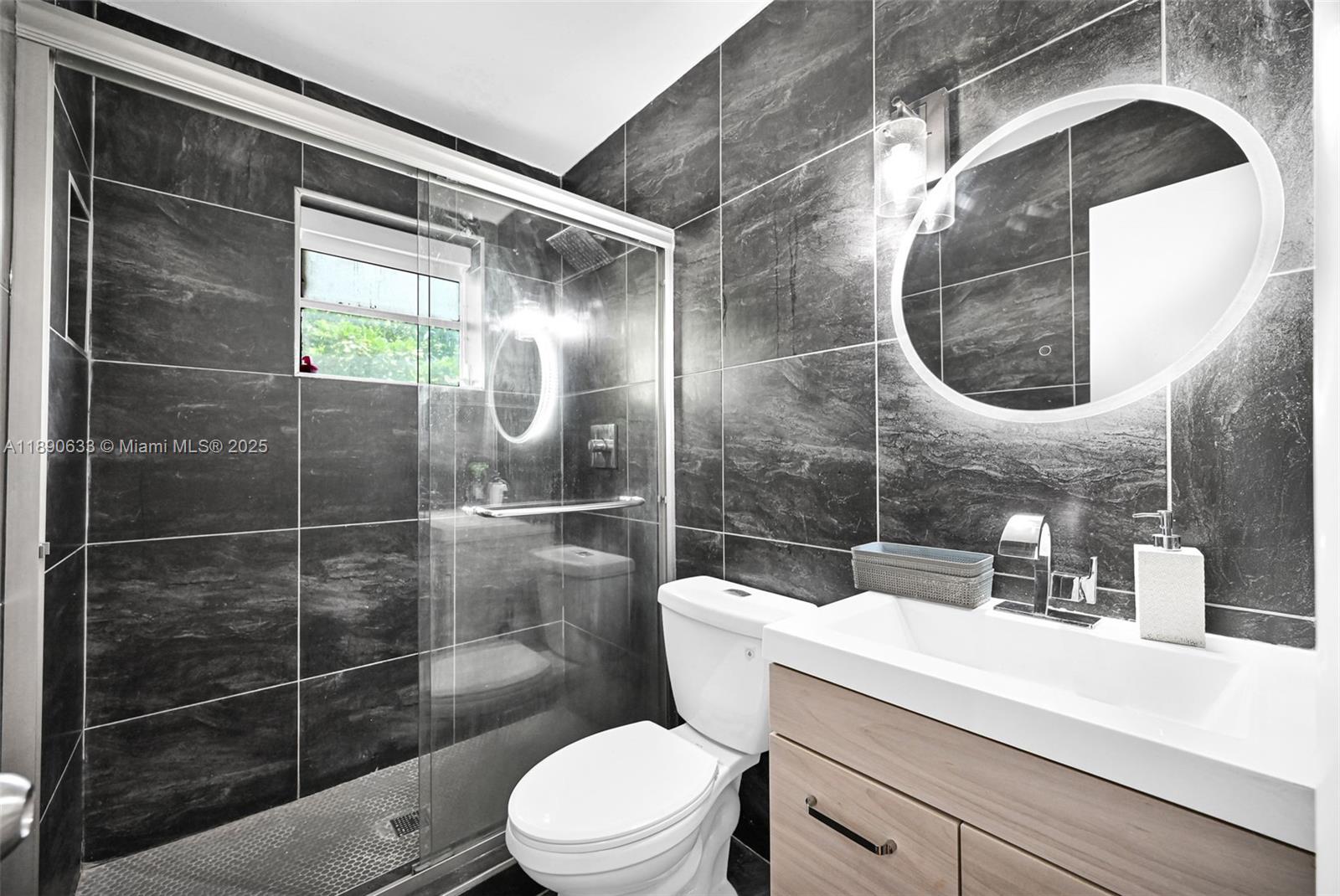   /  4688 sq. ft. $ 2025-10-05 0 Photo