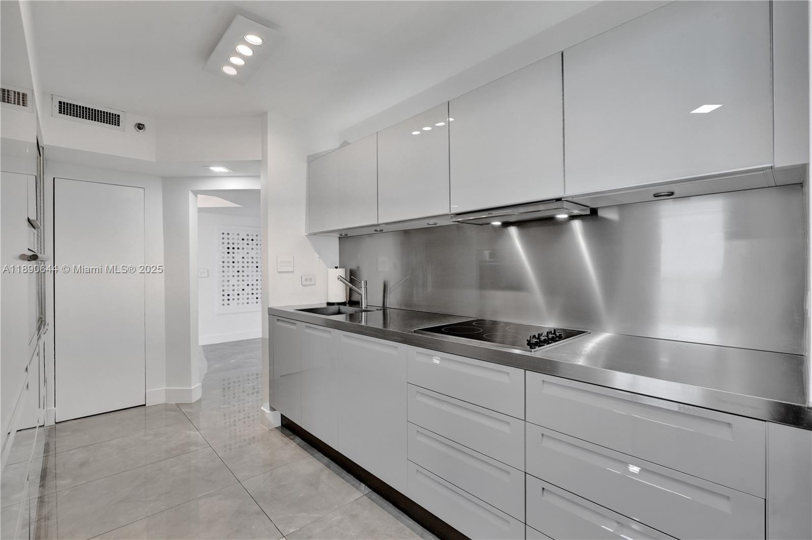 Photo of 20191 Country Club Dr  #2606, Aventura, Florida, 33180 - 