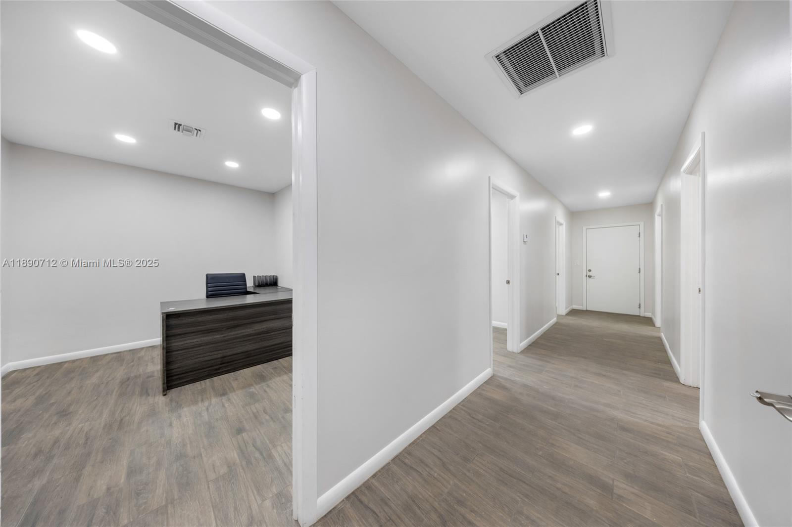   /   sq. ft. $ 2025-10-06 0 Photo