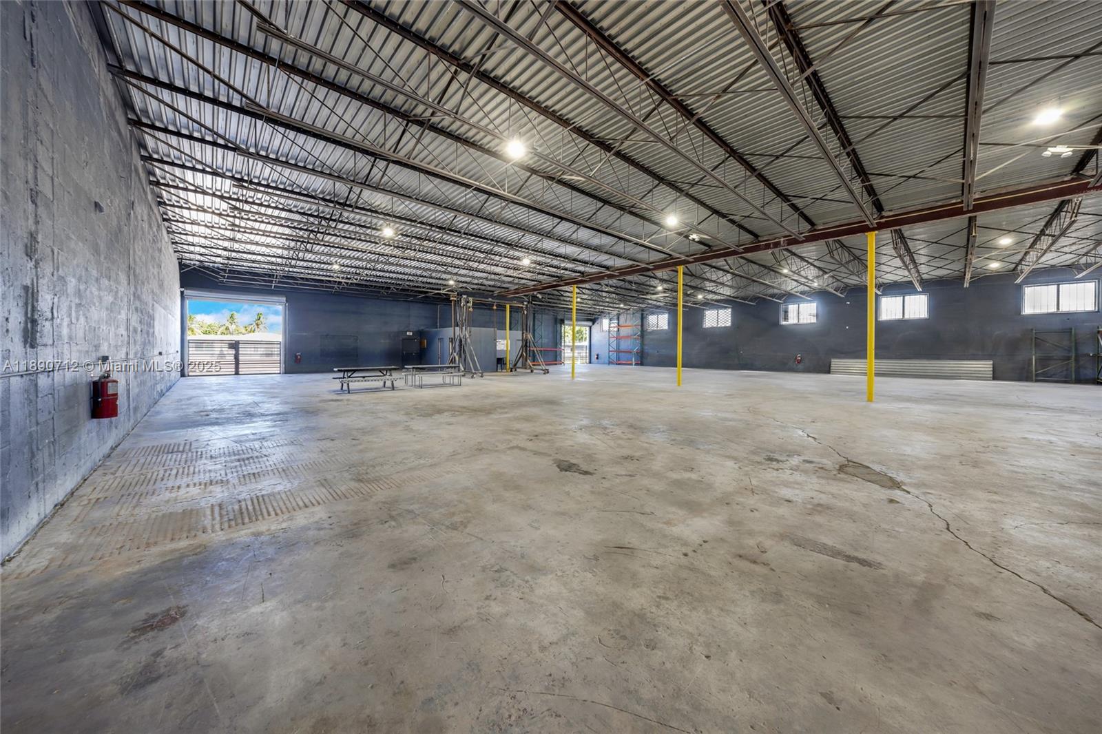   /   sq. ft. $ 2025-10-06 0 Photo