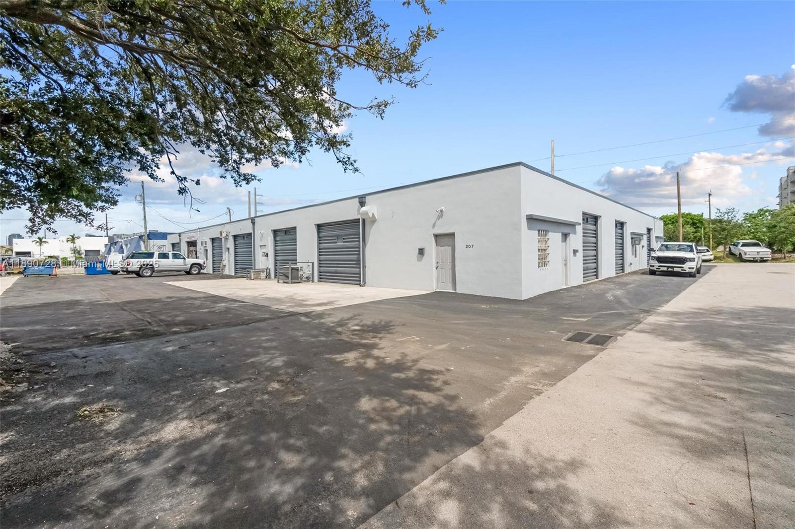   /   sq. ft. $ 2025-10-06 0 Photo