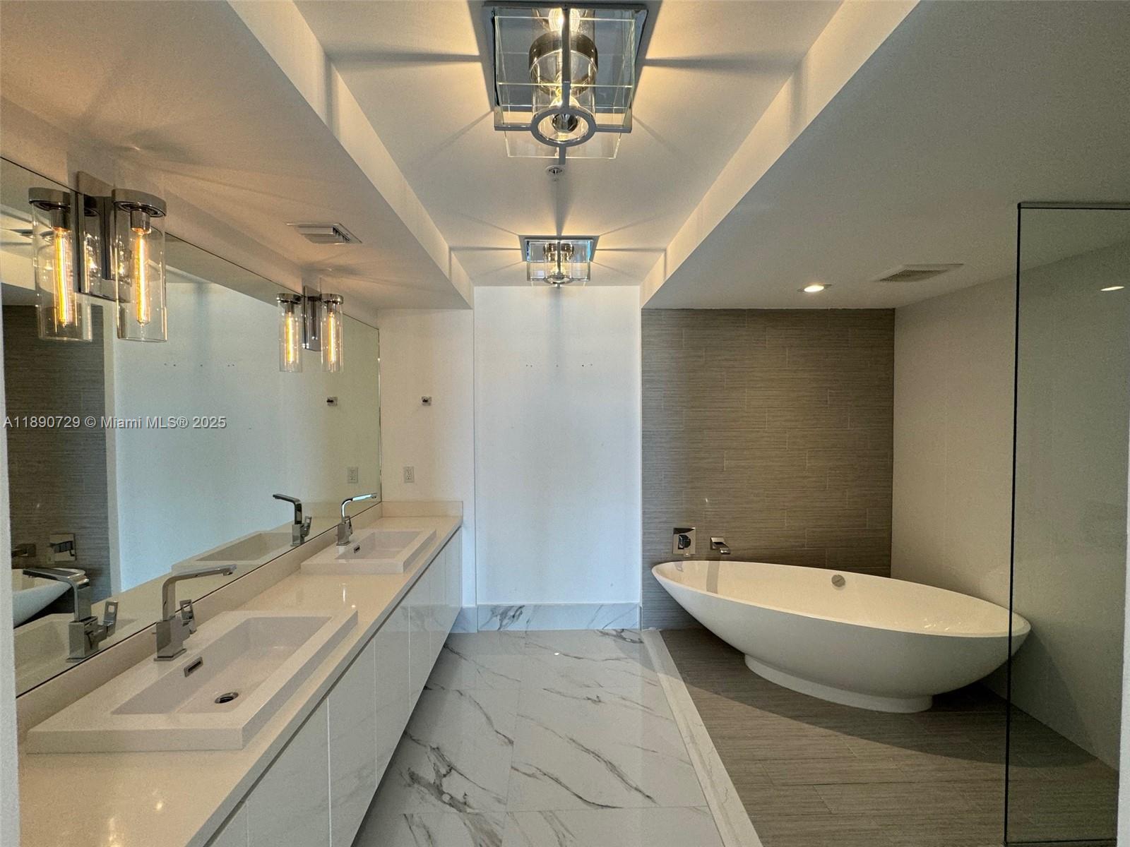 5-1003 3 / 3 1524 sq. ft. $ 2025-10-06 0 Photo