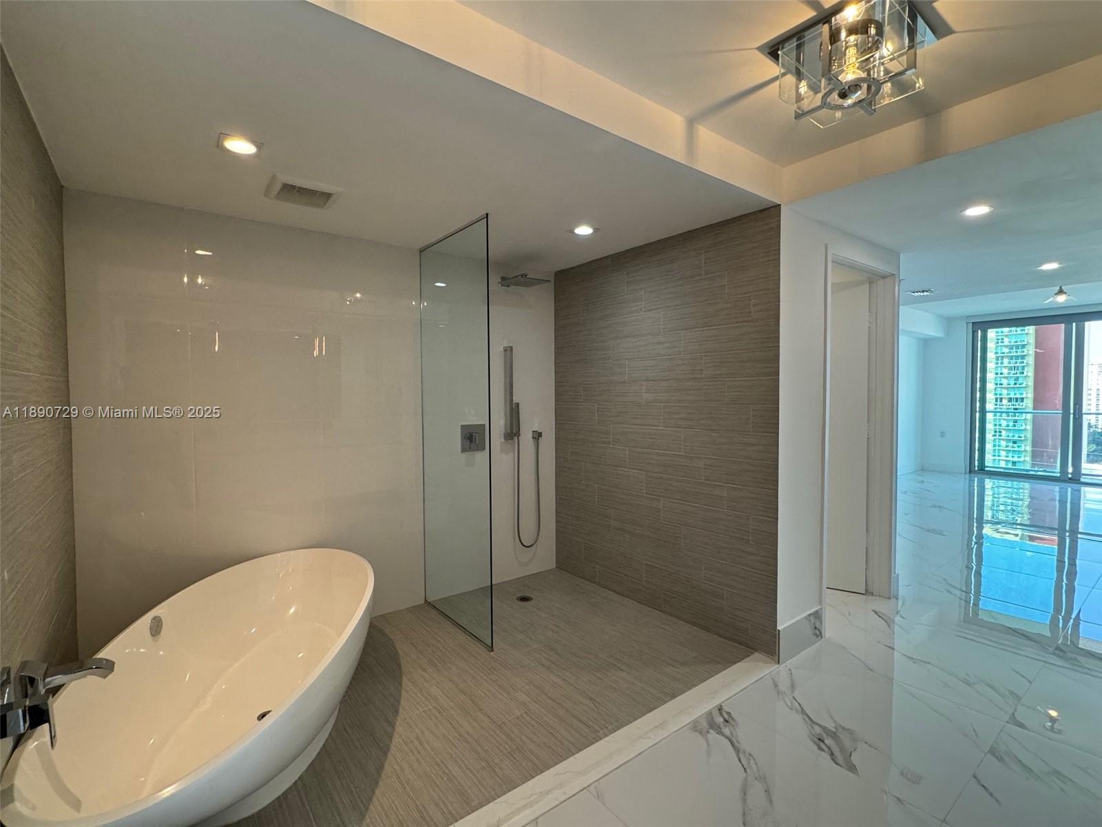 5-1003 3 / 3 1524 sq. ft. $ 2025-10-06 0 Photo