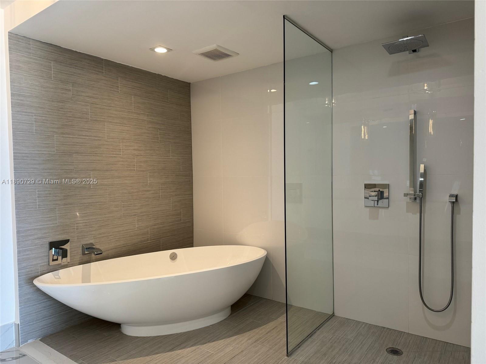 5-1003 3 / 3 1524 sq. ft. $ 2025-10-06 0 Photo