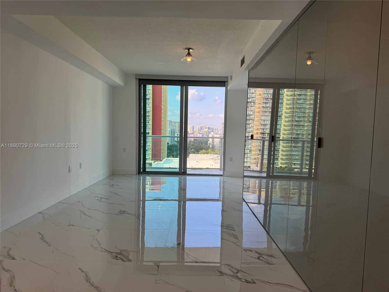 5-1003 3 / 3 1524 sq. ft. $ 2025-10-06 0 Photo