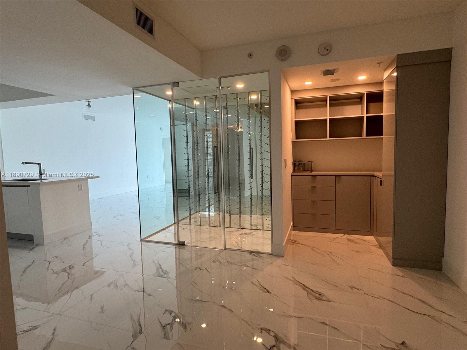 5-1003 3 / 3 1524 sq. ft. $ 2025-10-06 0 Photo
