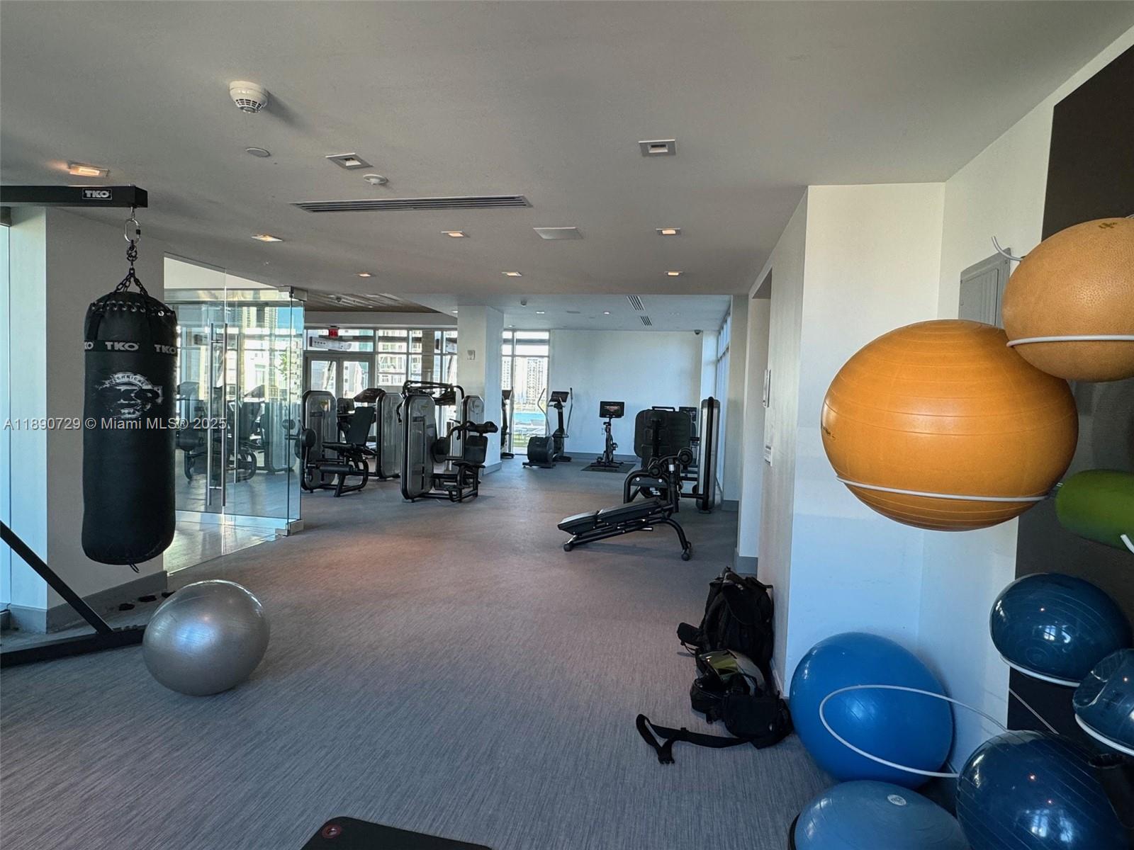 5-1003 3 / 3 1524 sq. ft. $ 2025-10-06 0 Photo