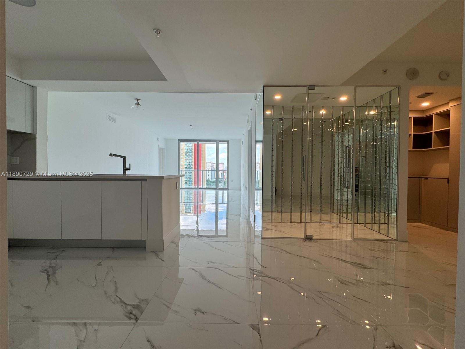 5-1003 3 / 3 1524 sq. ft. $ 2025-10-06 0 Photo