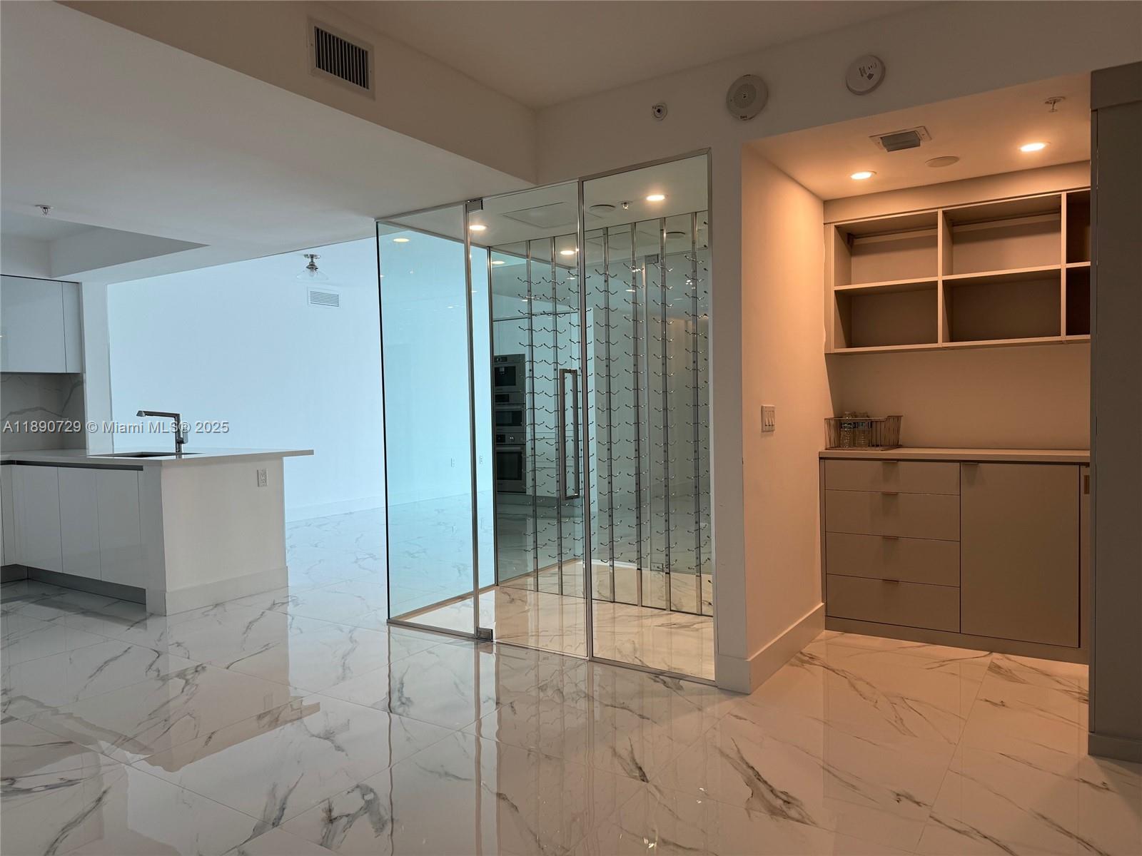 5-1003 3 / 3 1524 sq. ft. $ 2025-10-06 0 Photo