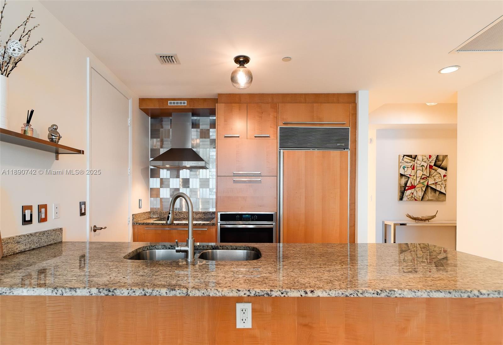 2502 3 / 4 1979 sq. ft. $ 2025-10-06 0 Photo