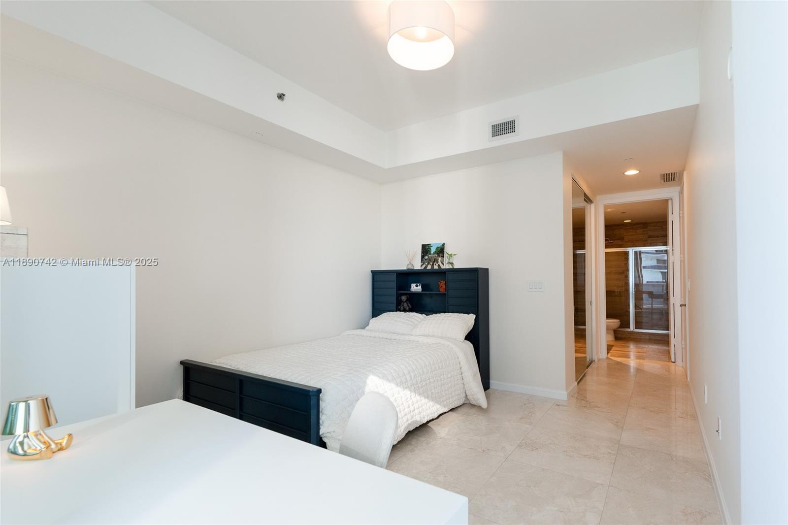 2502 3 / 4 1979 sq. ft. $ 2025-10-06 0 Photo