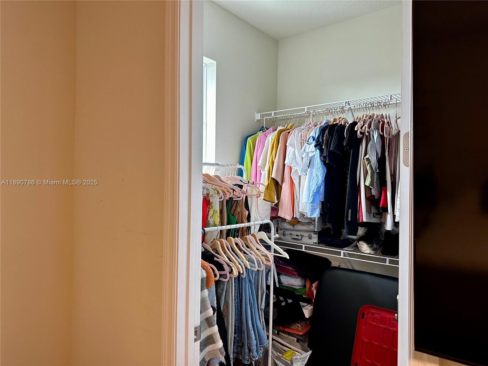 4144 3 / 3 1561 sq. ft. $ 2025-10-06 0 foto