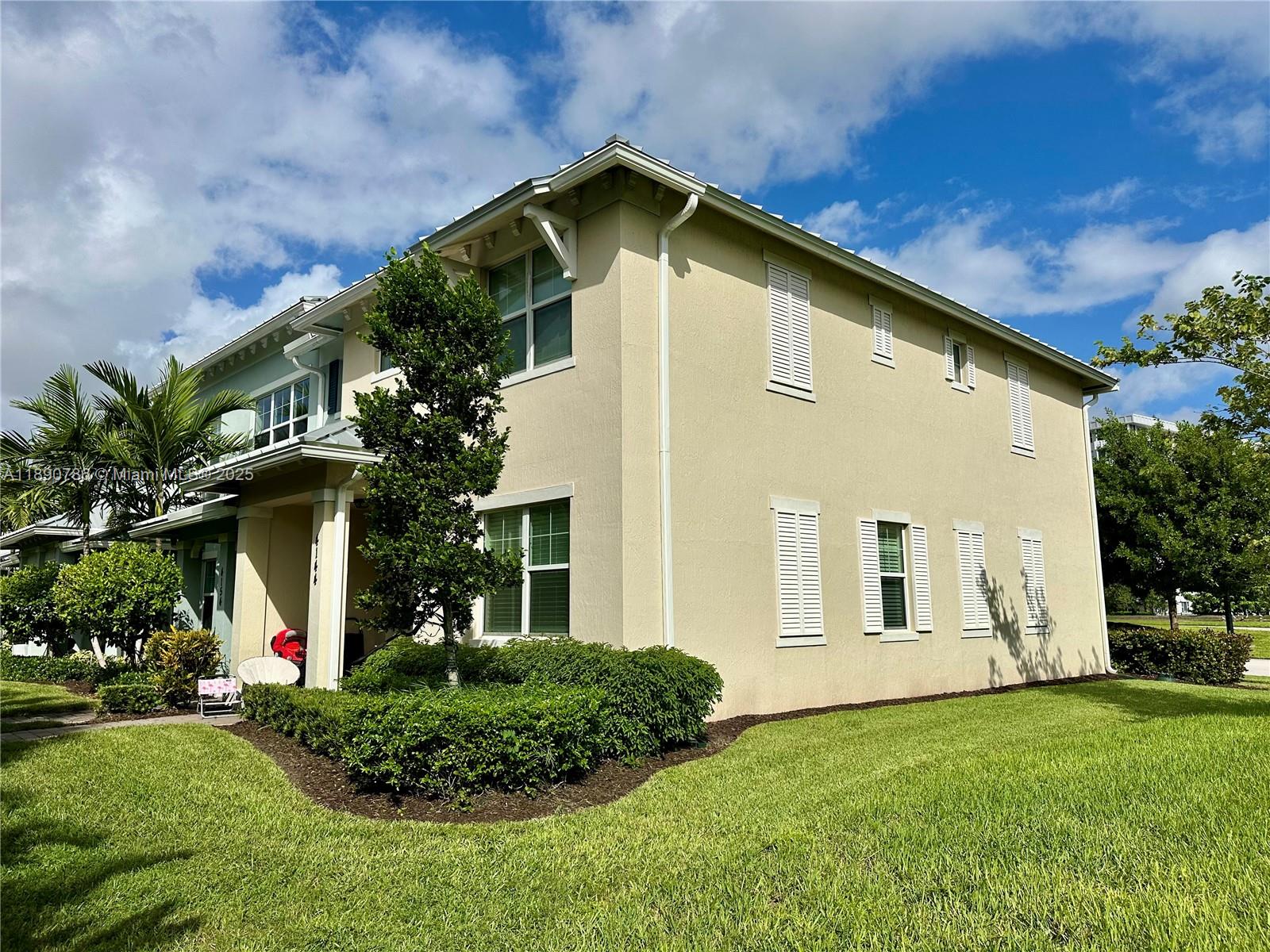 4144 3 / 3 1561 sq. ft. $ 2025-10-06 0 foto