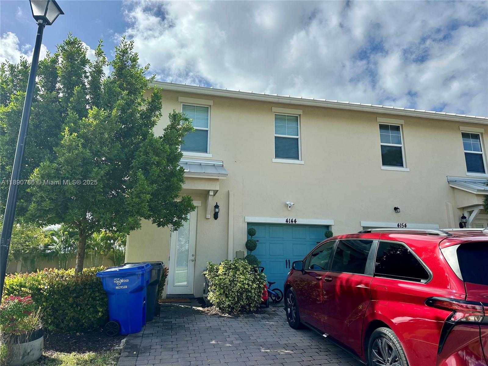 4144 3 / 3 1561 sq. ft. $ 2025-10-06 0 foto