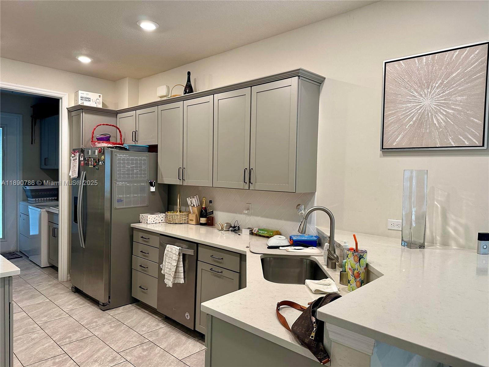 4144 3 / 3 1561 sq. ft. $ 2025-10-06 0 foto