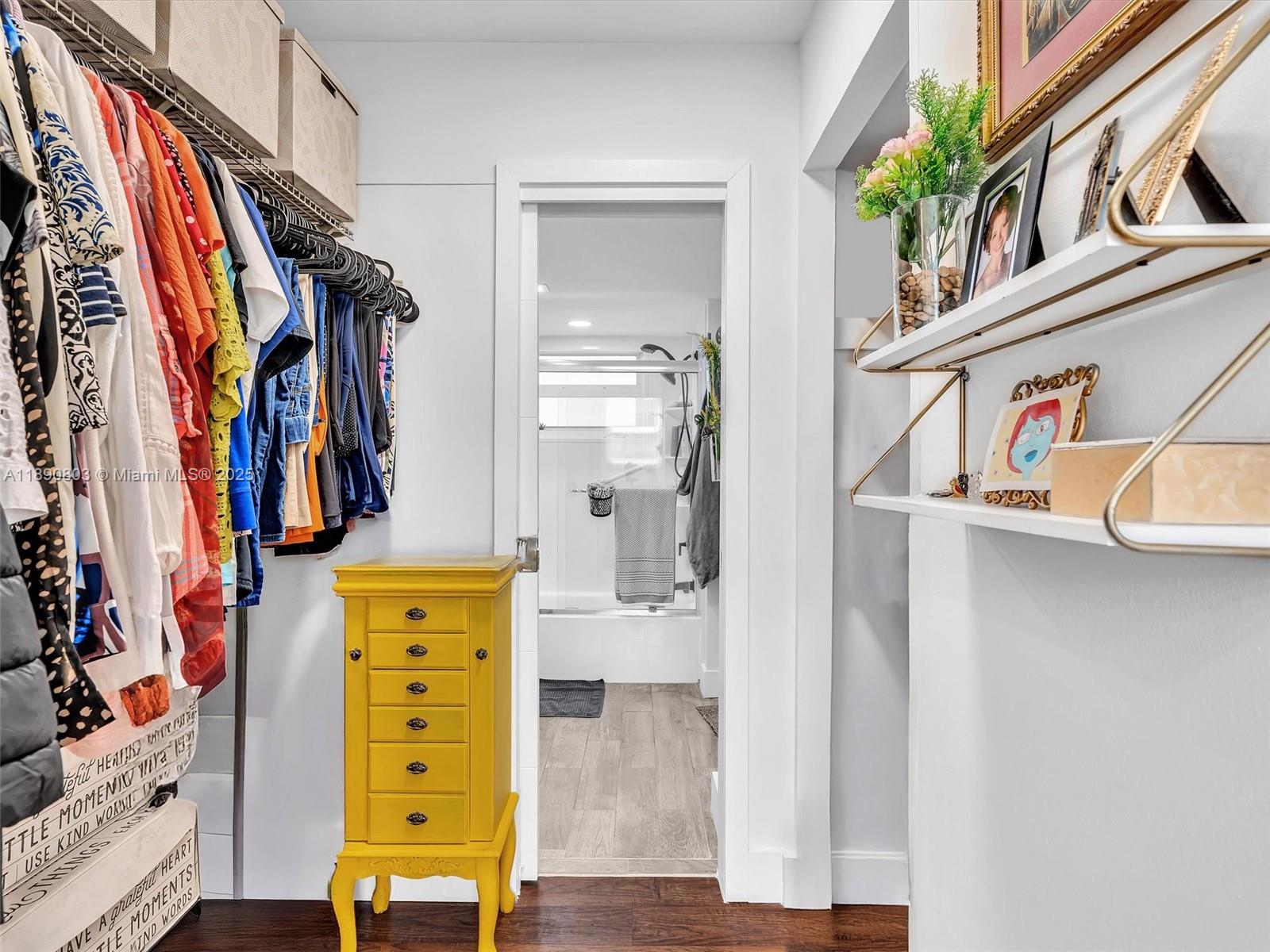 102 1 / 1 686 sq. ft. $ 2025-10-06 0 Photo