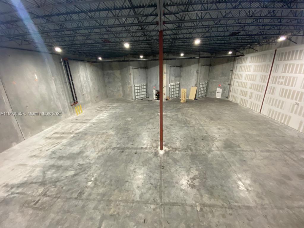 5  /   sq. ft. $ 2025-10-06 0 foto