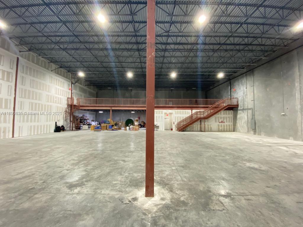 5  /   sq. ft. $ 2025-10-06 0 foto