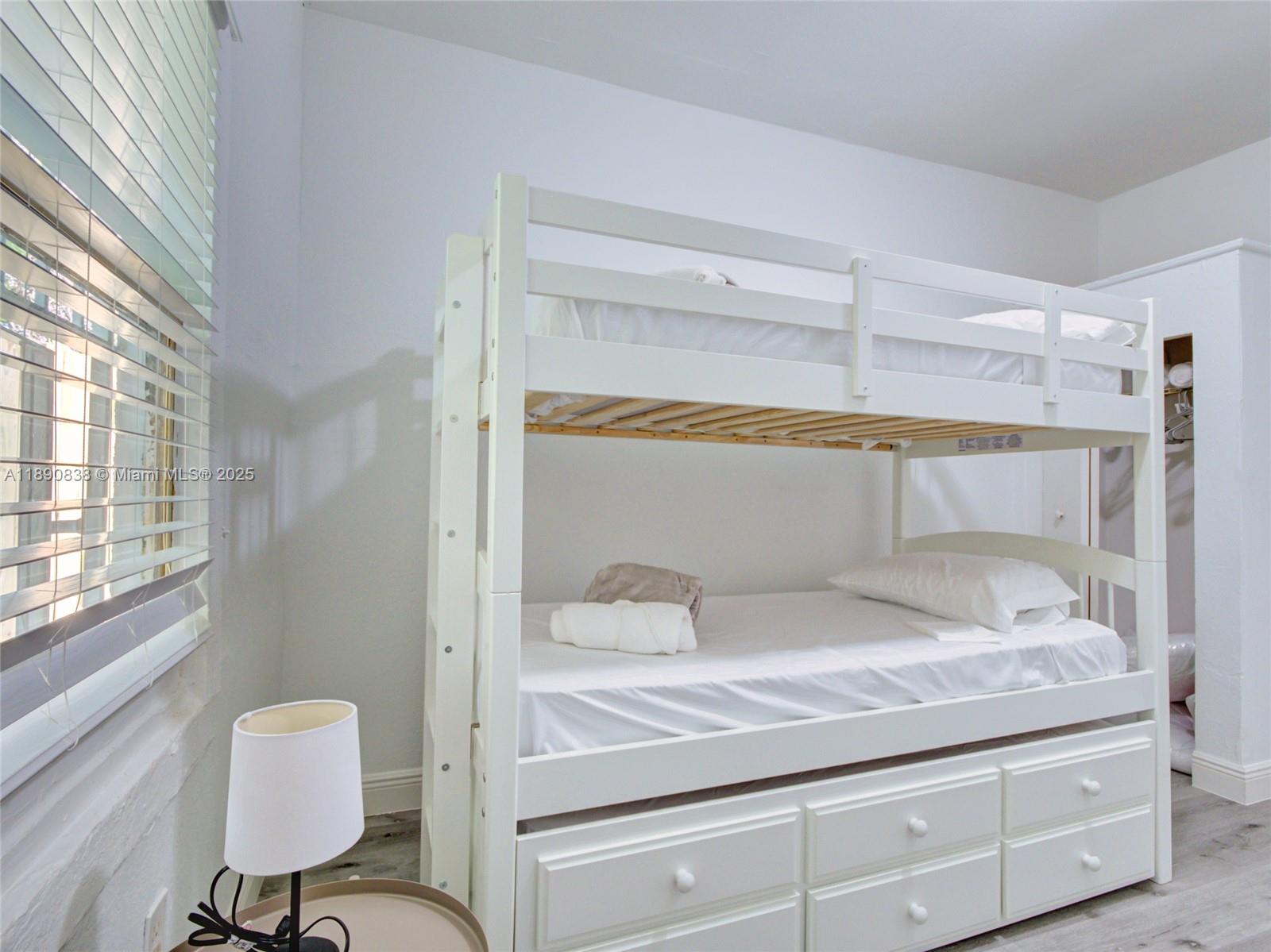 See details 1845 5 / 3 1629 sq. ft. $ 2025-10-06 0 Photo