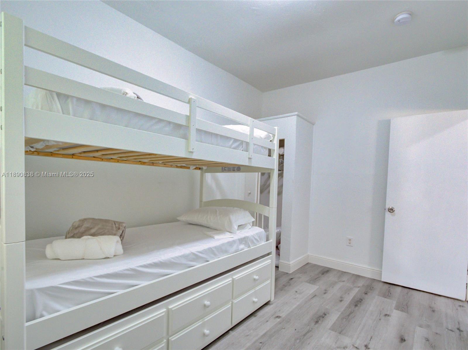 See details 1845 5 / 3 1629 sq. ft. $ 2025-10-06 0 Photo