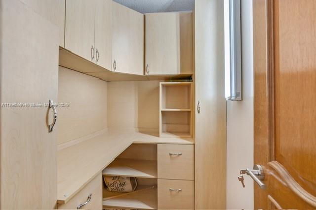 622 2 / 2 1295 sq. ft. $ 2025-10-06 0 Photo