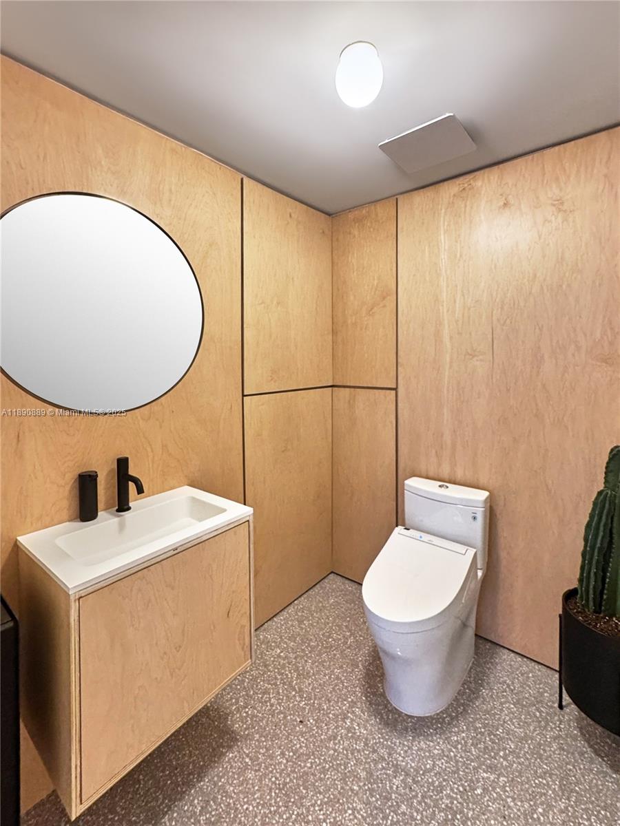 See details / sq. ft. $ 2025-10-06 0 Photo