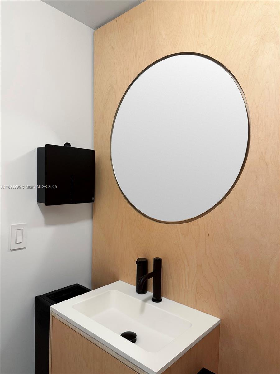 See details / sq. ft. $ 2025-10-06 0 Photo