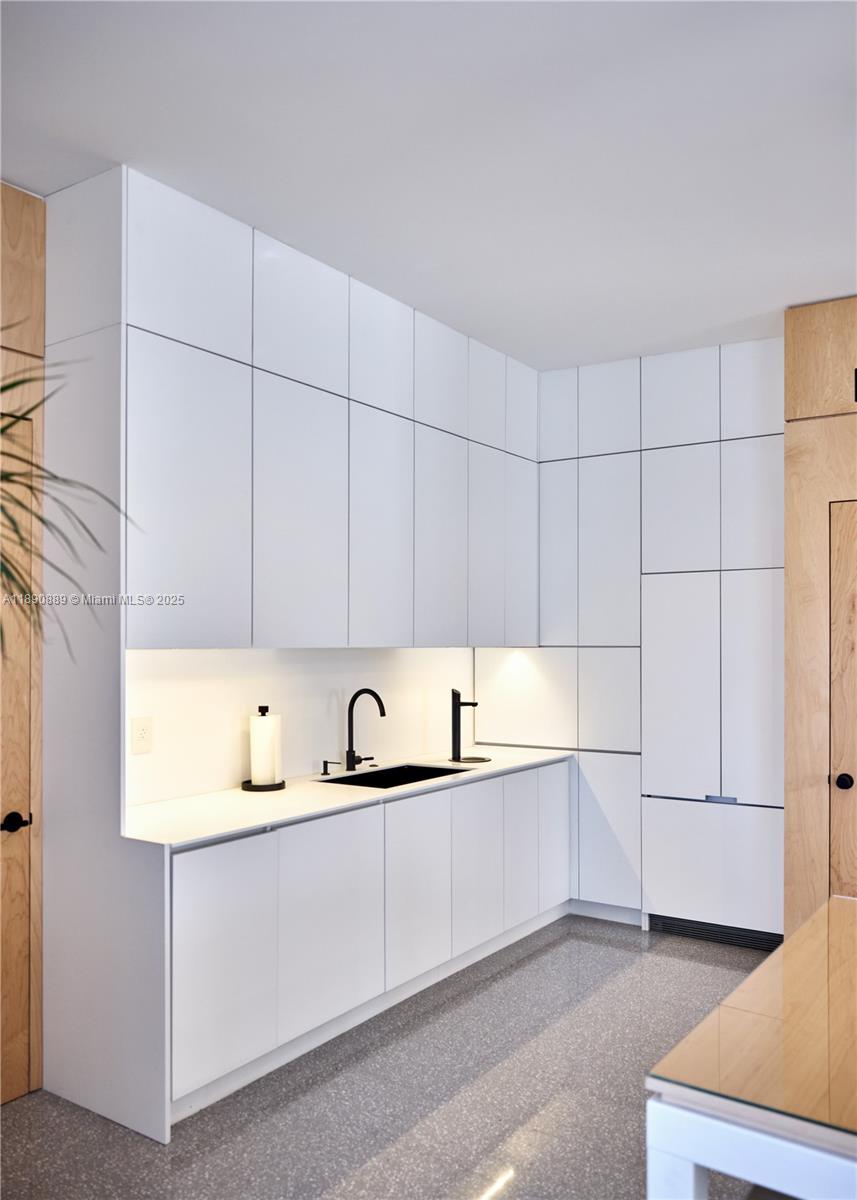 See details / sq. ft. $ 2025-10-06 0 Photo