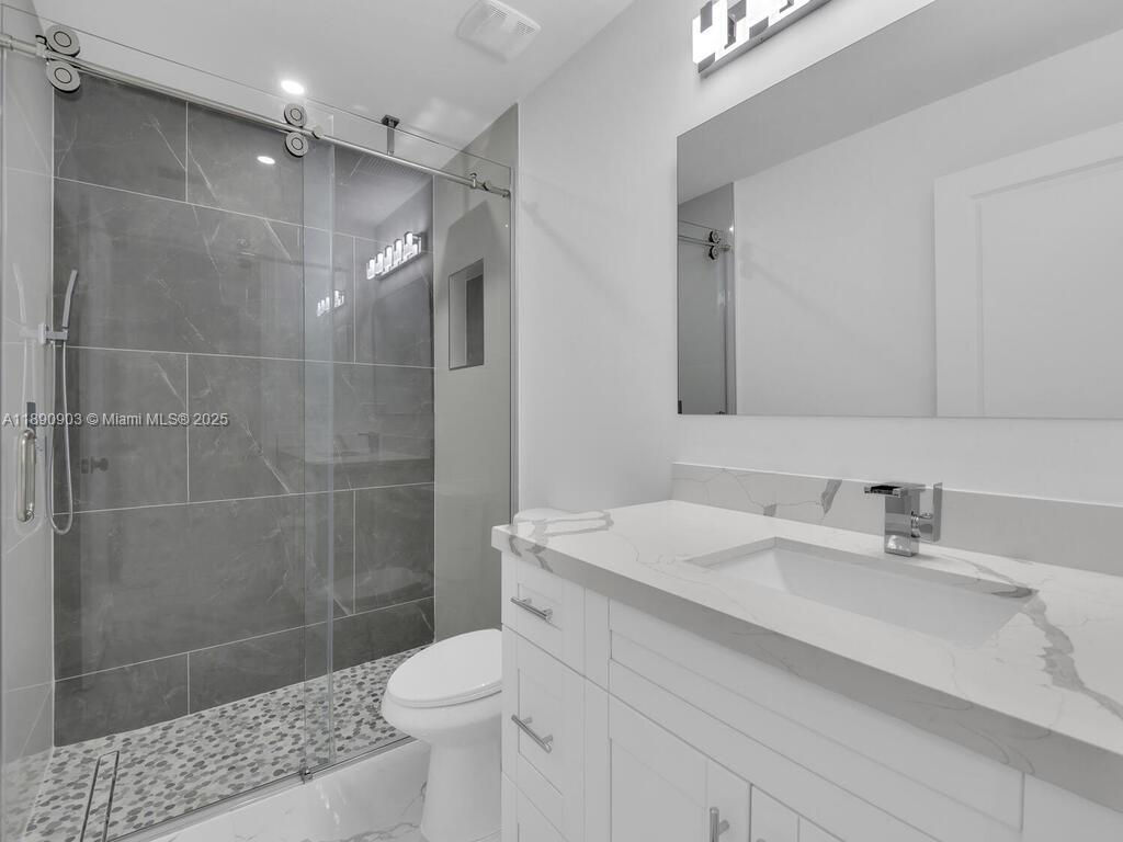 Ver detalles / 2400 sq. ft. $ 2025-10-06 0 foto