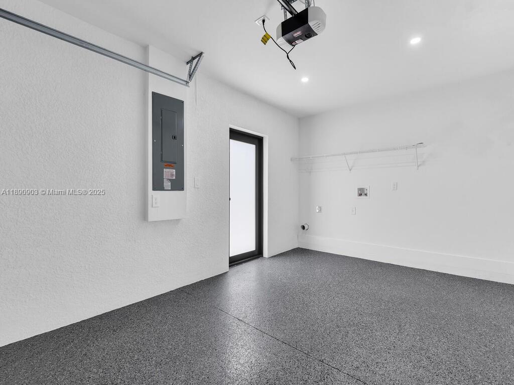 Ver detalles / 2400 sq. ft. $ 2025-10-06 0 foto