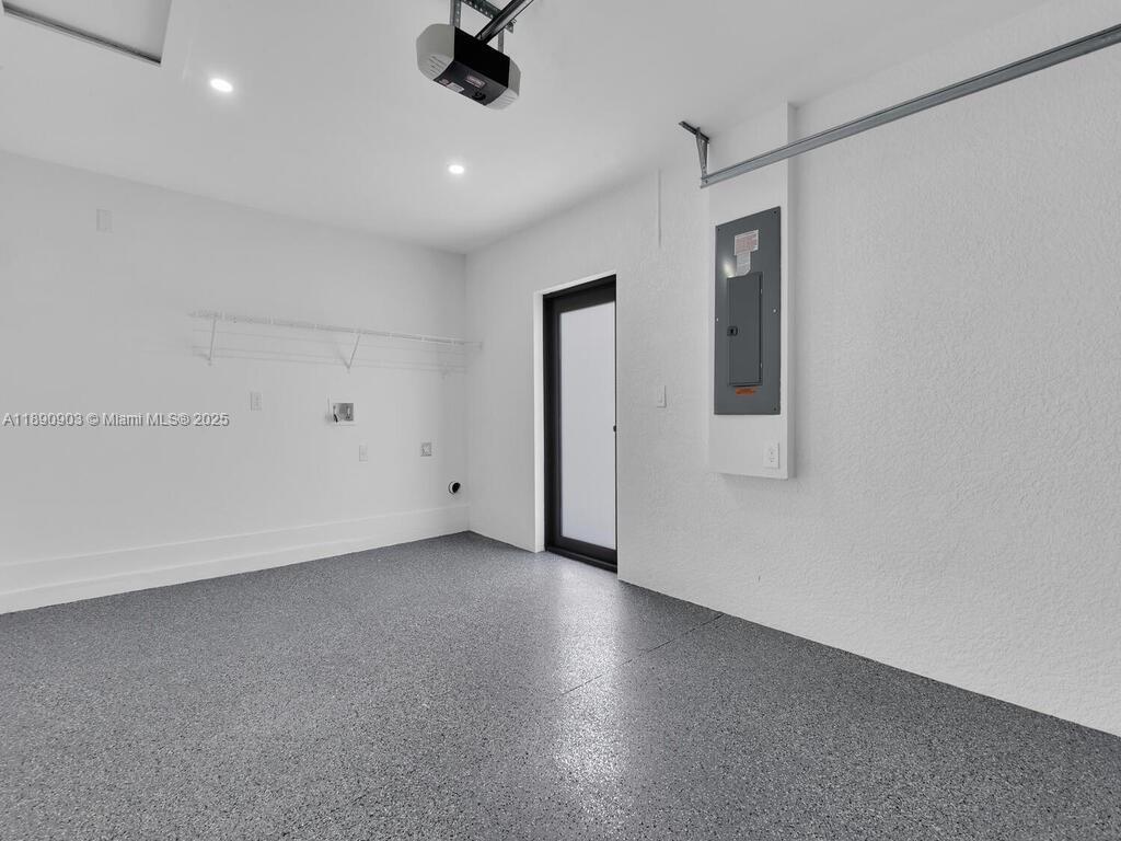 Ver detalles / 2400 sq. ft. $ 2025-10-06 0 foto