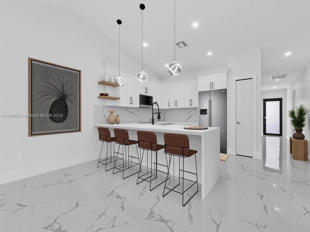 Ver detalles / 2400 sq. ft. $ 2025-10-06 0 foto