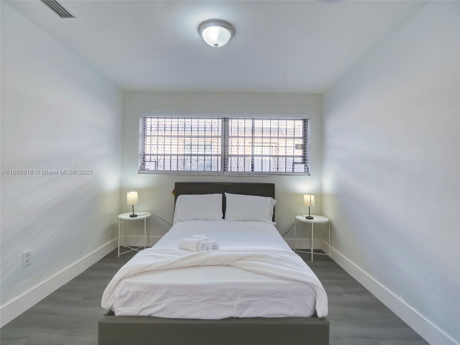 1141 4 / 2 1607 sq. ft. $ 2025-10-06 0 foto