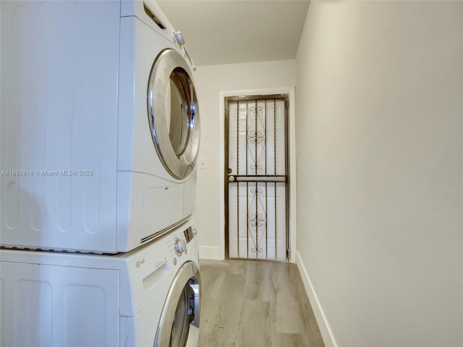 1141 4 / 2 1607 sq. ft. $ 2025-10-06 0 foto