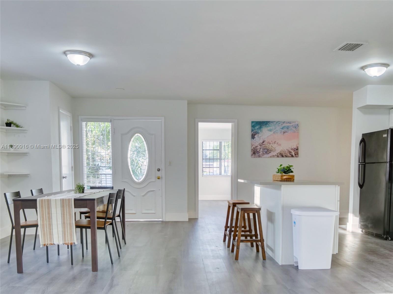 1141 4 / 2 1607 sq. ft. $ 2025-10-06 0 foto