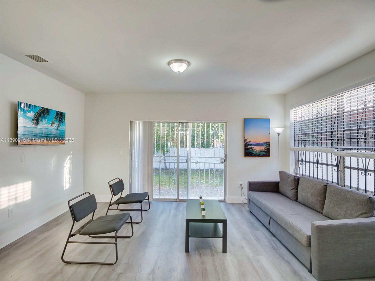 1141 4 / 2 1607 sq. ft. $ 2025-10-06 0 foto