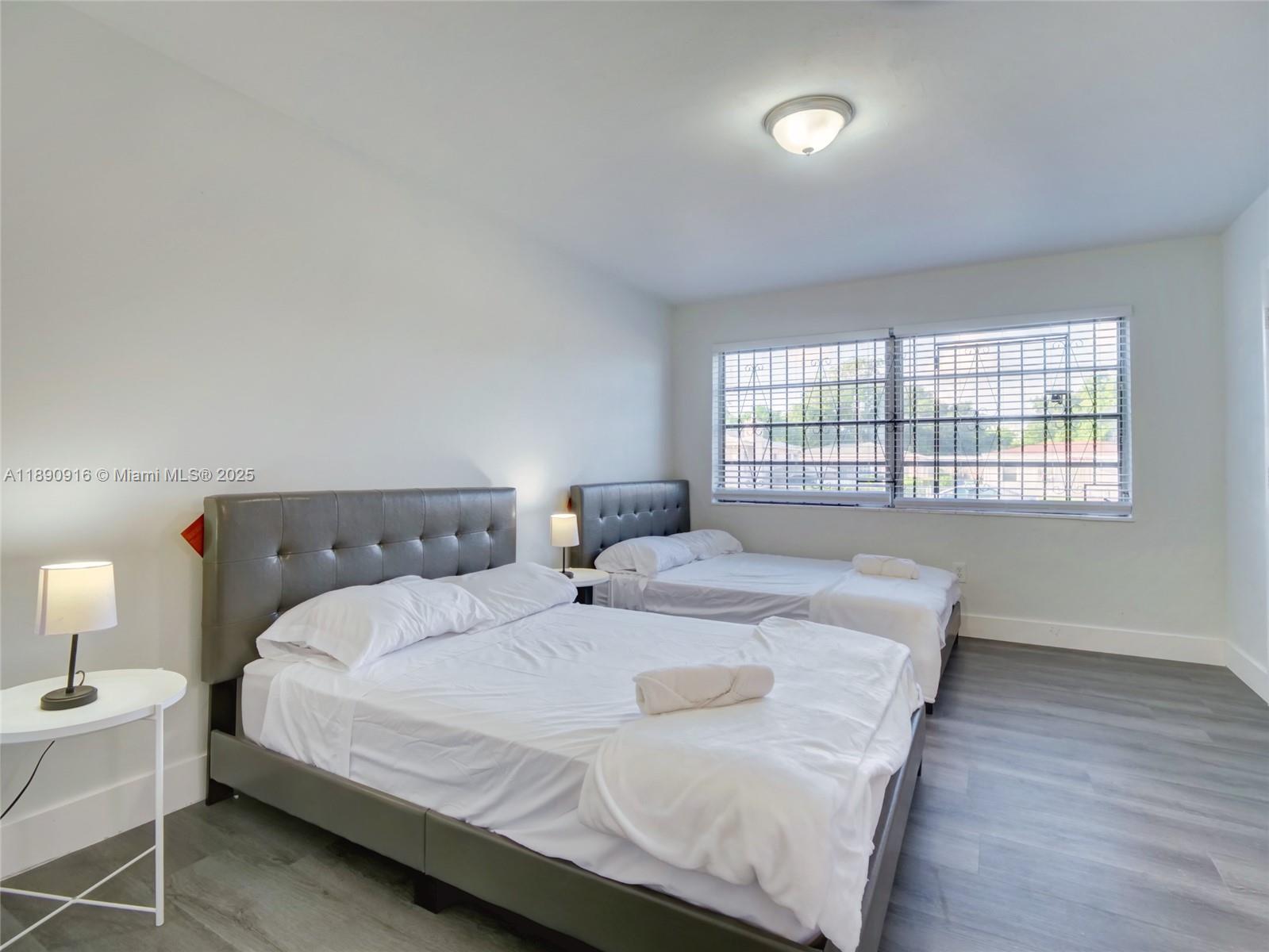 1141 4 / 2 1607 sq. ft. $ 2025-10-06 0 foto