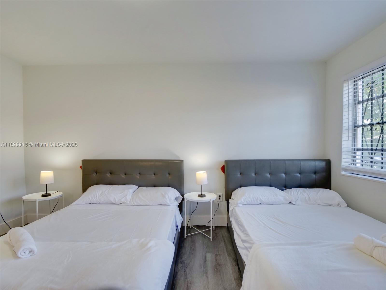 1141 4 / 2 1607 sq. ft. $ 2025-10-06 0 foto