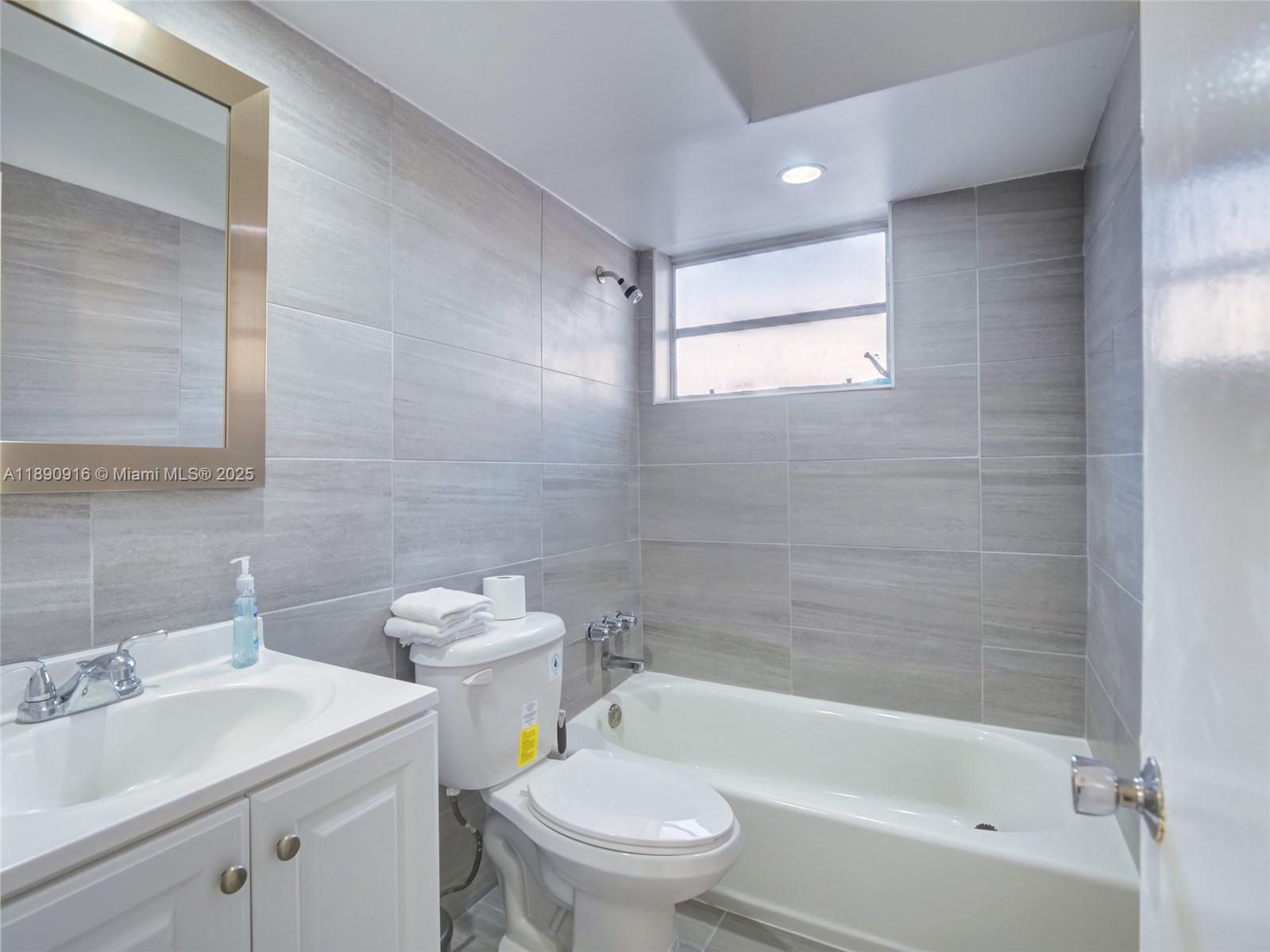 1141 4 / 2 1607 sq. ft. $ 2025-10-06 0 foto